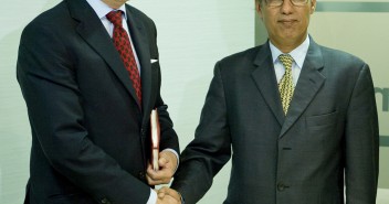 Jorge Moragas se reúne con una delegación del Frente Polisario