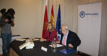 Del Burgo desmonta los tradicionales mitos nacionalistas sobre una inexistente Navarra vasca