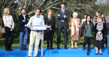 Pablo Zalba, rodeado de su equipo, durante su discurso