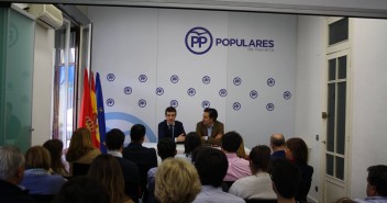 Casado y Zalba presiden la reunión de la Comisión Gestora del partido