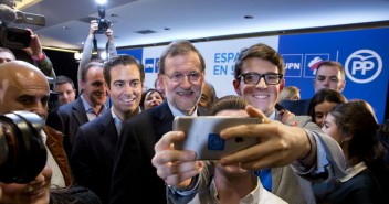 Selfie de Rajoy con los populares