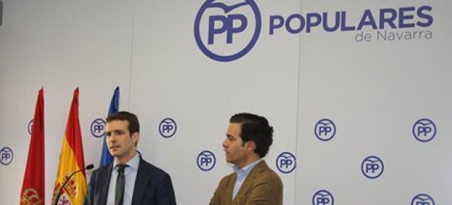 Pablo Casado y Pablo Zalba, durante la rueda de prensa en la sede del PPN