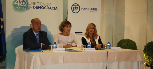 Pérez Lapazarán, Isabel García Tejerina y Ana Beltrán presidieron la reunión con los regantes en Tudela