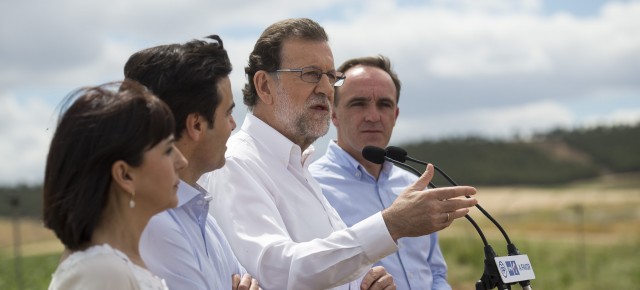 Mariano Rajoy, junto a Pablo Zalba y dirigentes de UPN