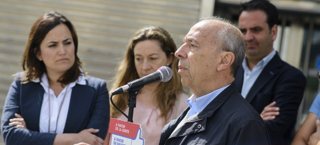José Cruz Pérez Lapazarán, durante su intervención, acompañado del resto de candidatos