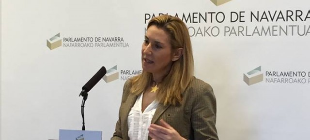 Ana Beltrán, durante la rueda de prensa en el Parlamento de Navarra