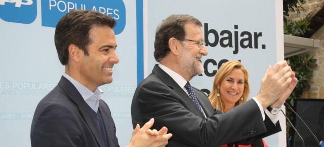 Pablo Zalba, Mariano Rajoy y Ana Beltrán, tras el mitin