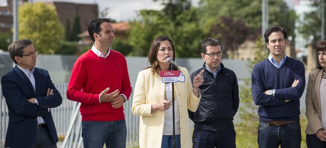 Cristina Sanz, durante su discurso, acompañada del resto de candidatos y del presidente de la Gestora, Pablo Zalba
