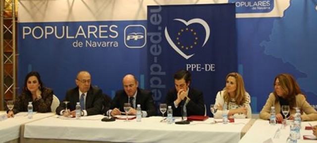 El ministro de Economía y Competitividad ha mantenido una reunión con empresarios navarros y miembros del Partido Popular de Navarra en la que ha resaltado el crecimiento positivo de España y la creación de empleo en los últimos trimestres