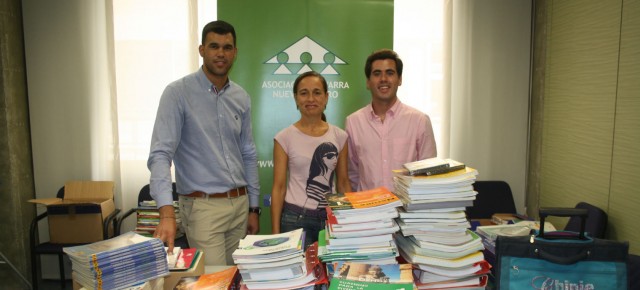 El parlamentario foral, Javier García; la subdirectora de Nuevo Futuro, Laura Iparraguirre y el presidente de Nuevas Generaciones, Álvaro Sobejano