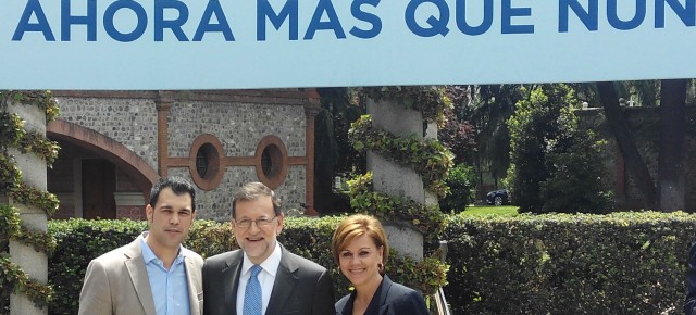 Javier García, con Rajoy y Cospedal, durante la presentación de candidatos del PP al Congreso en Madrid