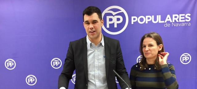 Javier García y la portavoz del PPN en el Ayuntamiento de Tudela, Irene Royo