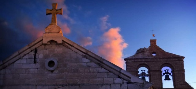 Imagen de la Iglesia de Ribaforada, con la cruz derribada