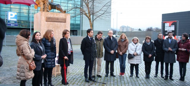 El Partido Popular rinde homenaje a la memoria de Gregorio Ordóñez, en el XX aniversario de su asesinato a manos de ETA, al que se han sumado representantes del Gobierno de Navarra y de otros partidos 