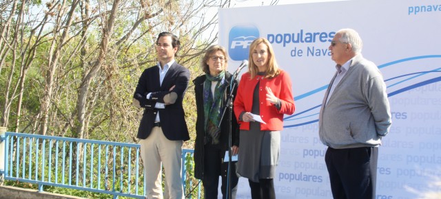 Pablo Zalba, Isabel García Tejerina, Ana Beltrán e Isidro Velasco, durante el acto en Funes