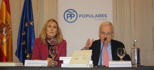 La presidenta del PPN, Ana Beltrán, junto a Ignacio del Burgo
