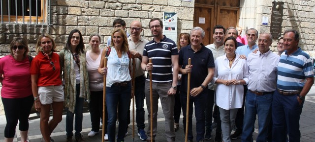 Ana Beltrán, Javier Maroto y Emilio del Río, junto a otros cargos del PPN, antes de empezar el recorrido