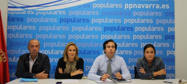 El diputado del PPN, José Cruz Pérez Lapazarán; la portavoz parlamentaria, Ana Beltrán; el presidente de la Comisión Gestora, Pablo Zalba y la concejal del PPN, Cristina Sanz