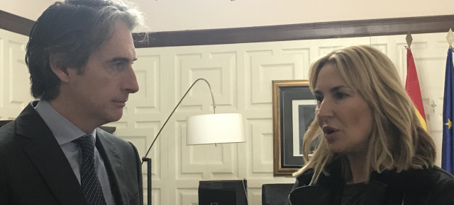 La presidenta del PPN, Ana Beltrán, con el ministro de Fomento, durante el acto 