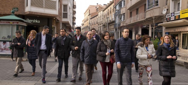 Los candidatos de UPN-PP pasean por Tudela junto a Martínez Maíllo, tras un acto público