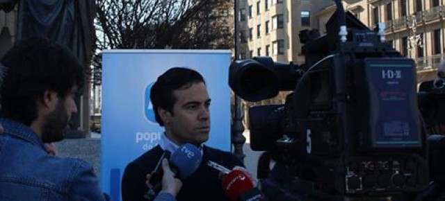 Pablo Zalba, durante la rueda de prensa en la Plaza del Castillo