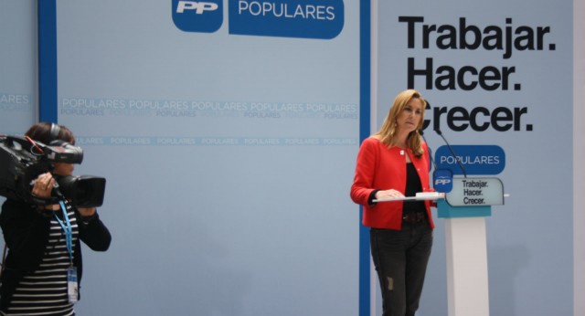 Ana Beltrán, quien destacó la importancia de un "PP fuerte en Navarra", el partido del futuro, del empleo y de la familia