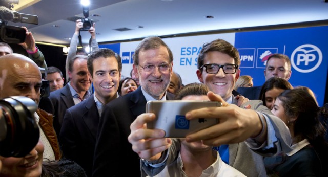 Selfie de Rajoy con los populares